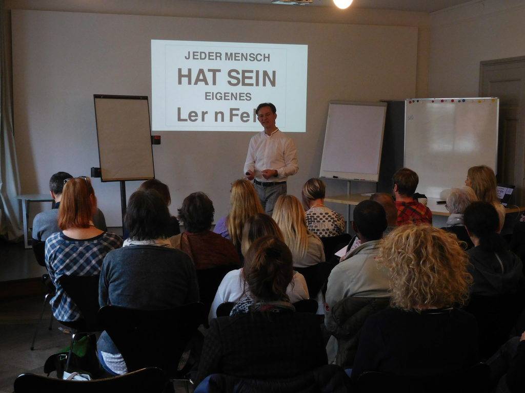 Zuschauer und Oliver Häfliger am MINDFLOW Basisseminar MINDFLOW Praxis Oliver Häfliger | Zürich | Uitikon