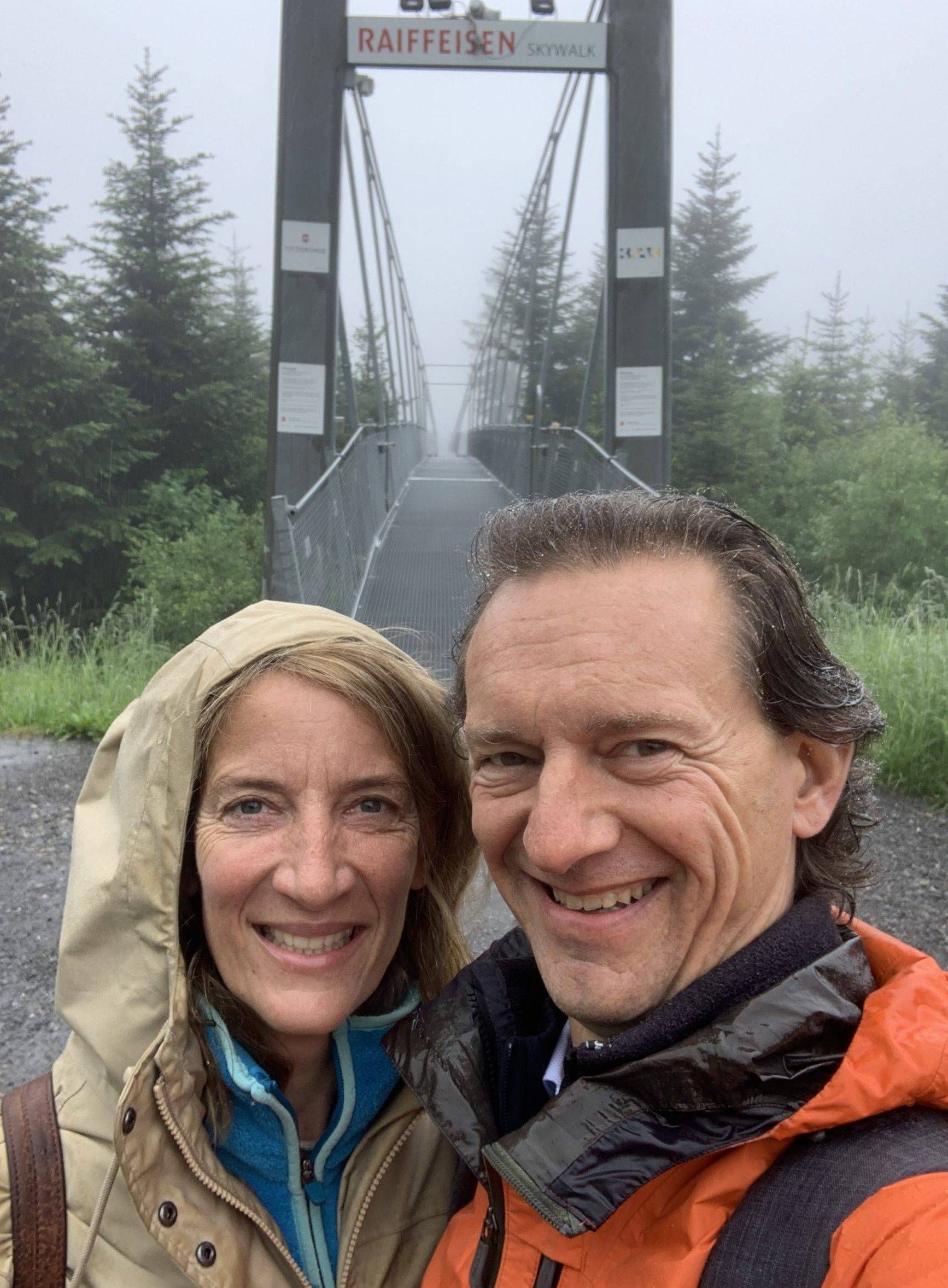 Höhenangst therapiert bei der Hängebrücke "RAIFFEISEN Skywalk"